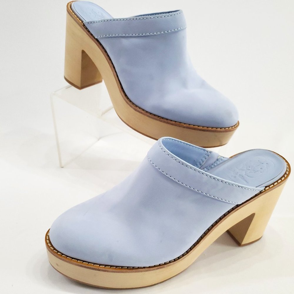 Antonio Melani x Kimberly Whitman Camellia Sky Blue Leather Clogs  Size 9.5M